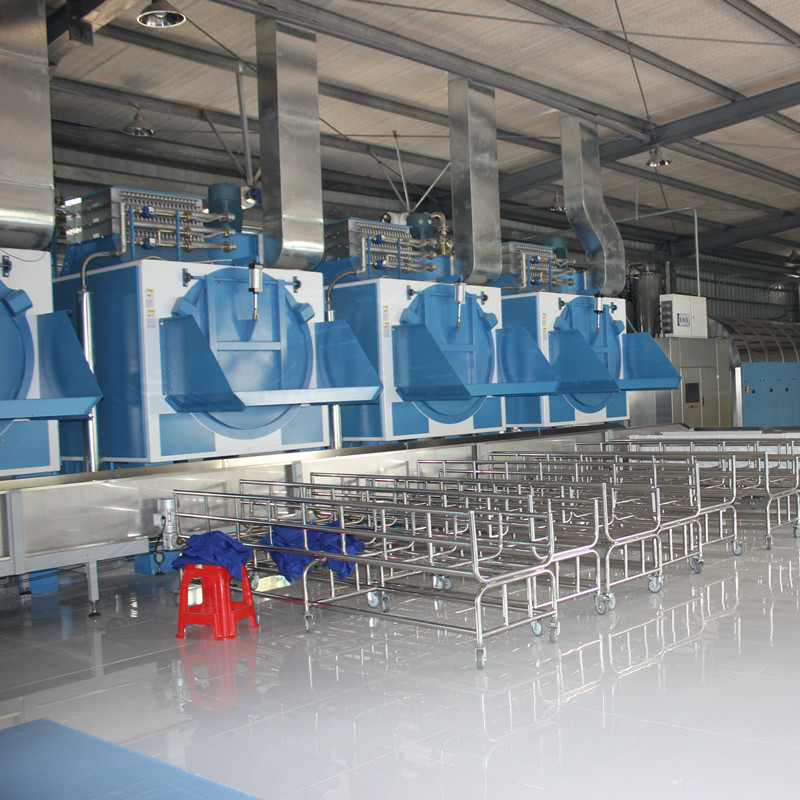 在布草洗滌廠的經營過程中，應該如何控制成本以提高利潤？